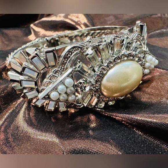 Elizabeth Cole Statement Bracelet – Vintage Glamour & Elegance Silver and Pearl - Picture 17 of 17